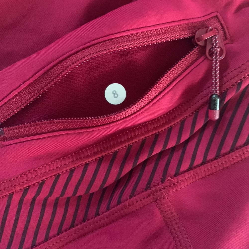 EUC Lulu Lemon Crop Pants Size 8 - Picture 3 of 3